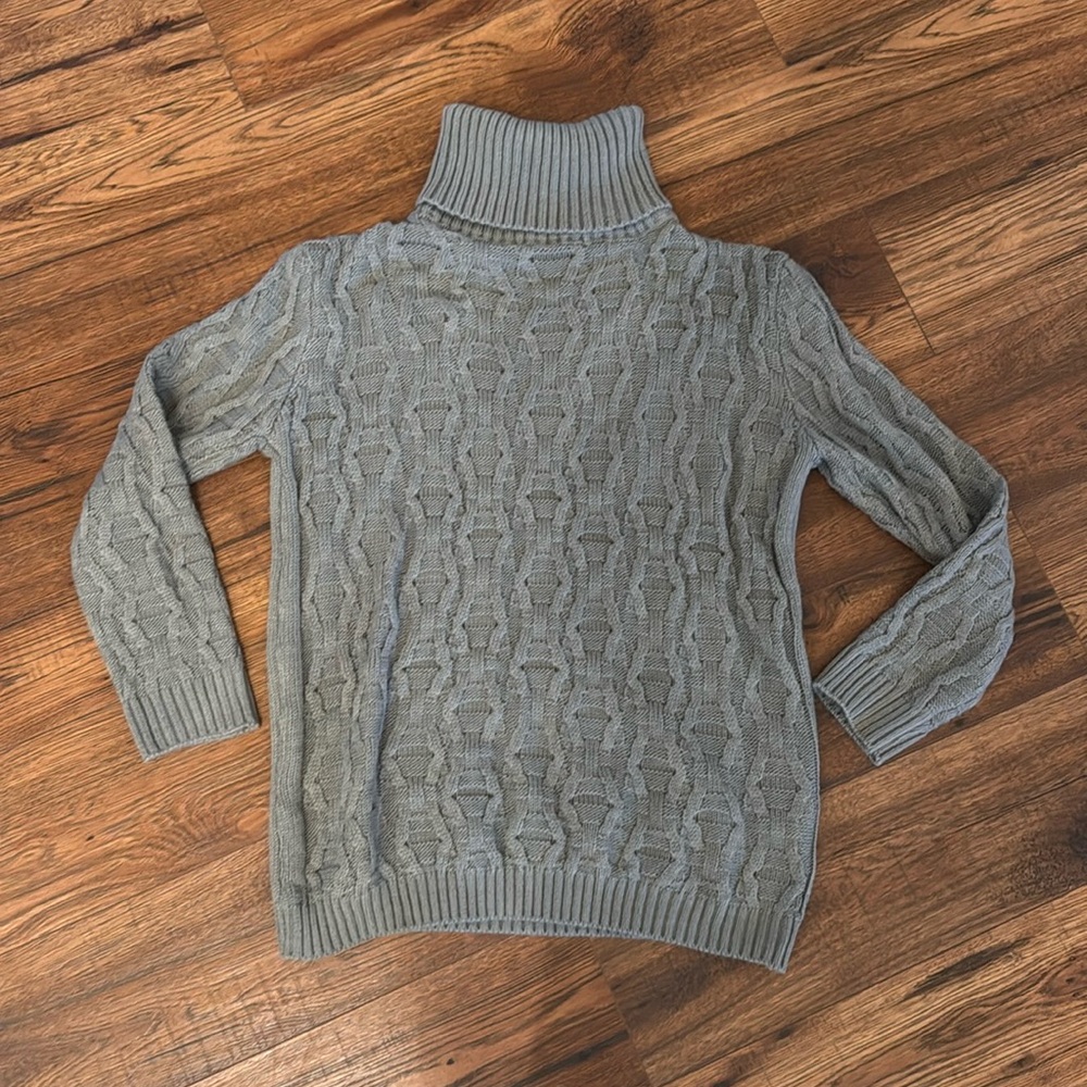 Women’s medium knit gray turtle neck sweater
